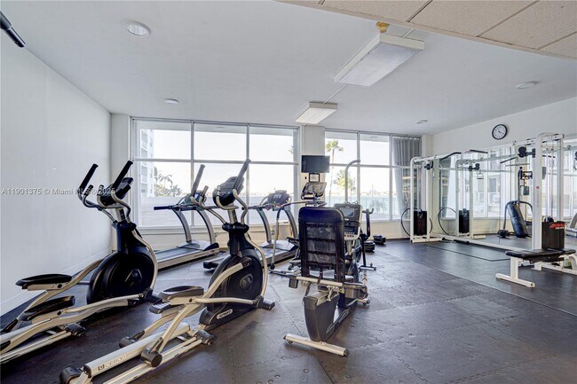 Building Photo - 10350 W Bay Harbor Dr