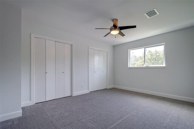 Building Photo - 818 Silvergate Dr