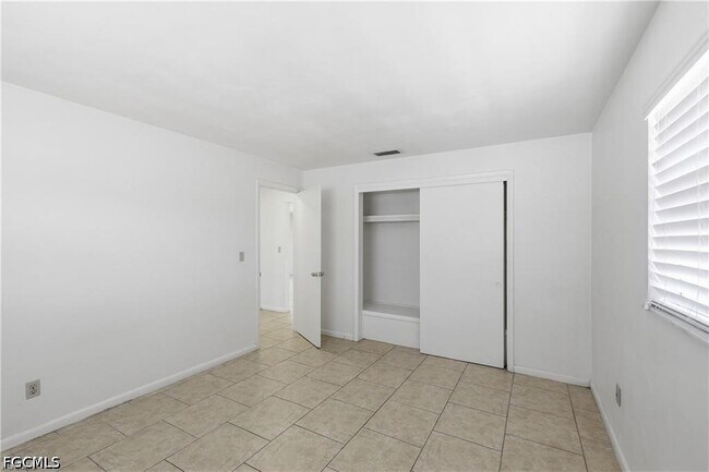 Building Photo - 4913 Viceroy St
