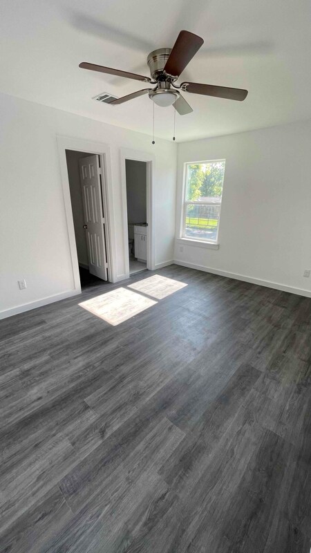 Building Photo - 7804 Crestview Dr