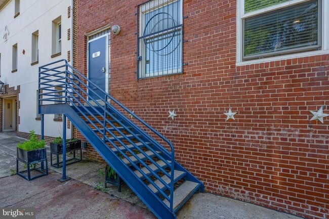 Building Photo - 13-313 N Front St