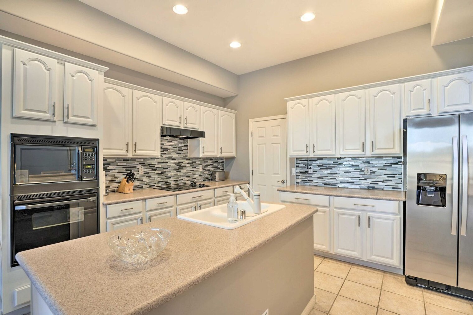 Building Photo - 15240 N Clubgate Dr
