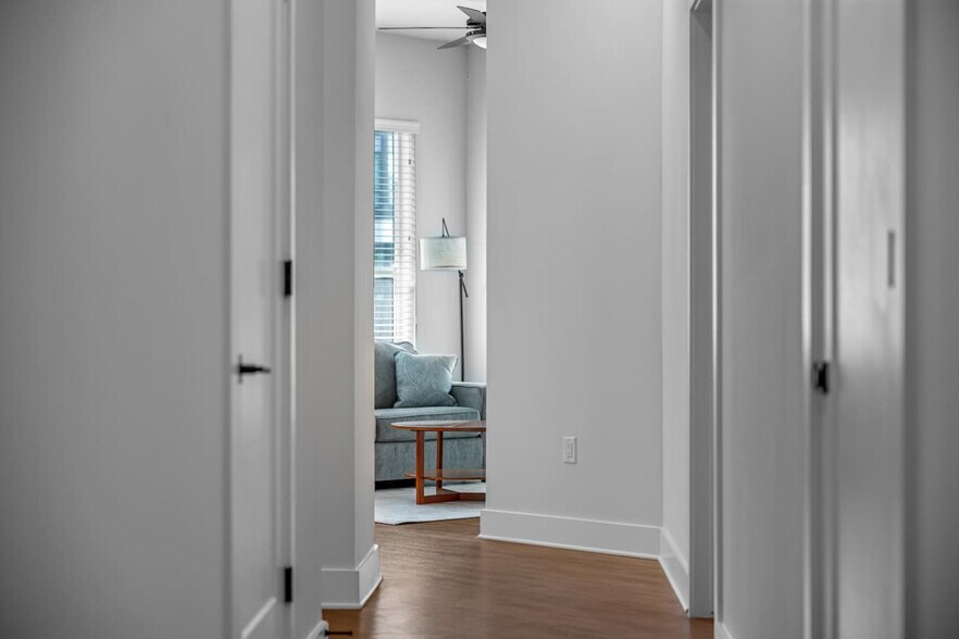 Building Photo - 3302 W Gray St