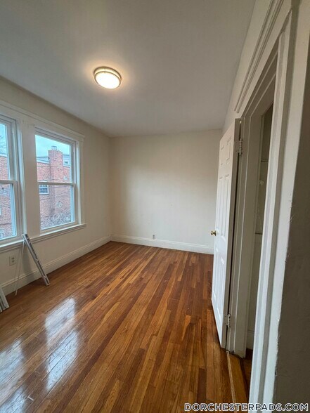 Building Photo - 19 Mora St