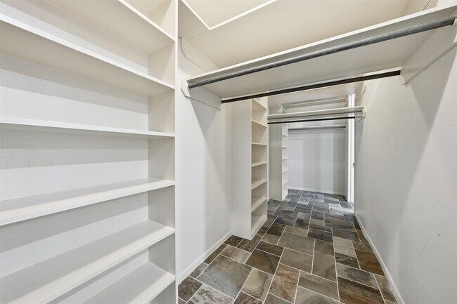 Building Photo - 4063 Breakwood Dr