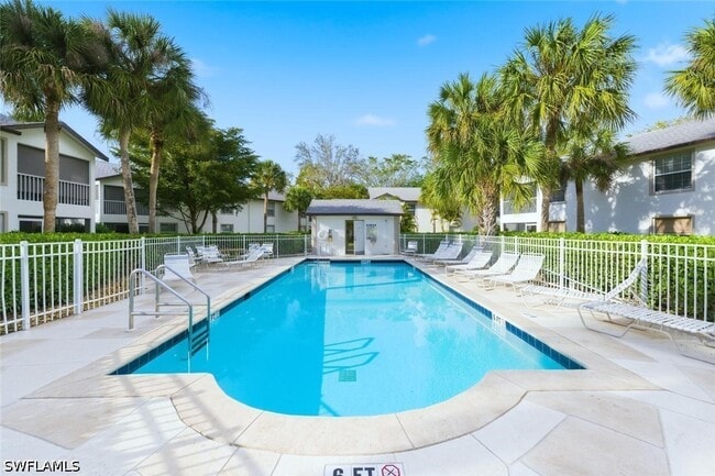 Building Photo - 9570 Crescent Garden Dr