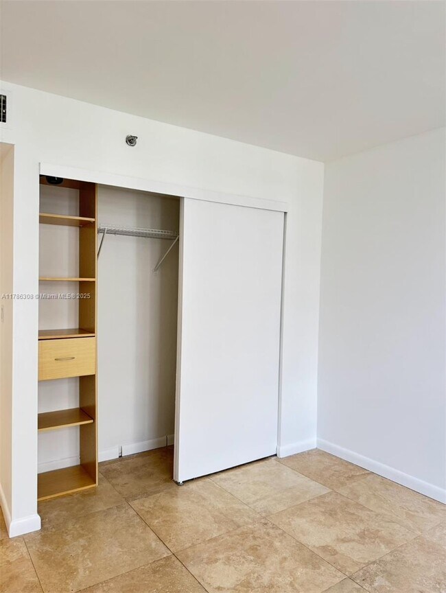 Building Photo - 770 Claughton Island Dr