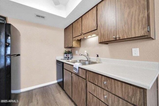 Building Photo - 9639 W Cinnabar Ave