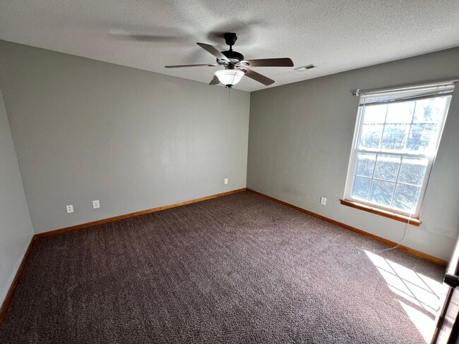 Building Photo - 3 Bed, 1.5 Bath Duplex with Garage and Extra Storage Space!