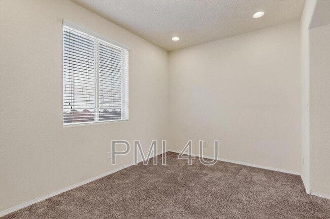 Building Photo - 7110 Overview Rd NE