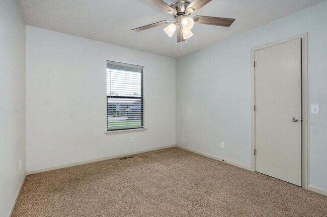Building Photo - 205 Smalley St
