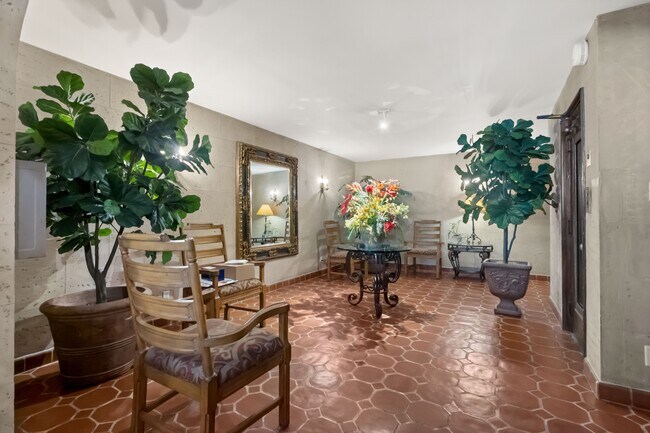 Building Photo - 152 S Peck Dr