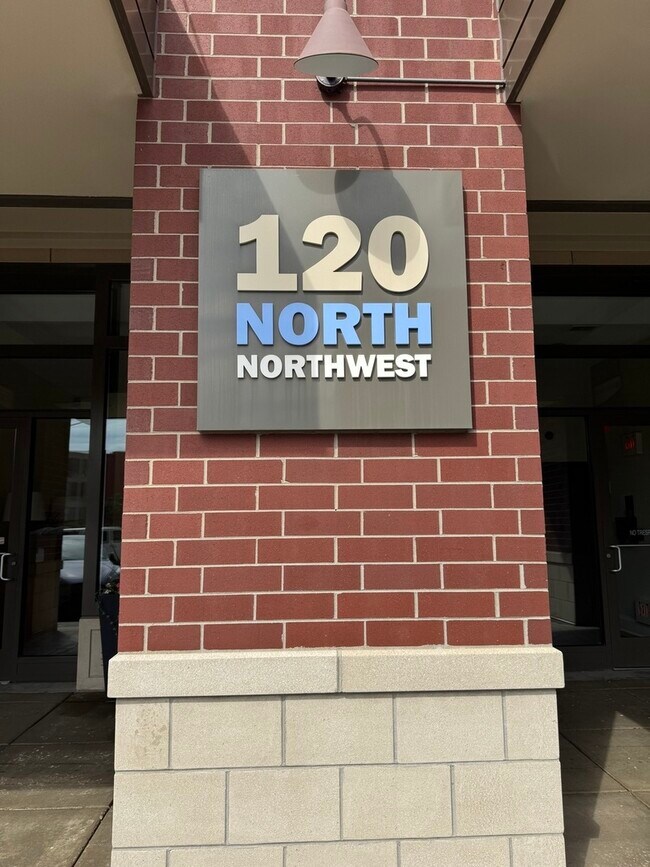 Building Photo - 120 N Northwest Hwy