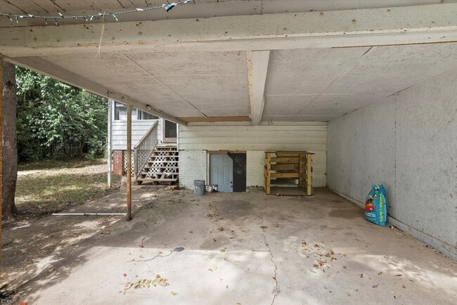 Building Photo - 519 W 6th Ave