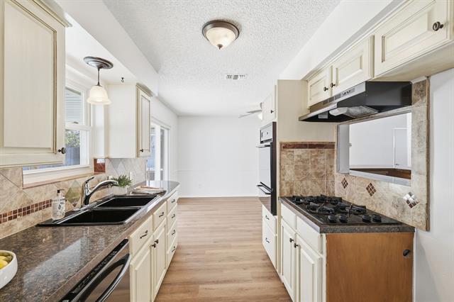 Building Photo - 808 Bridle Ave