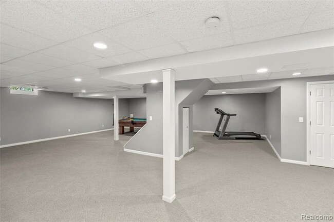 Building Photo - 5648 Whitfield Dr