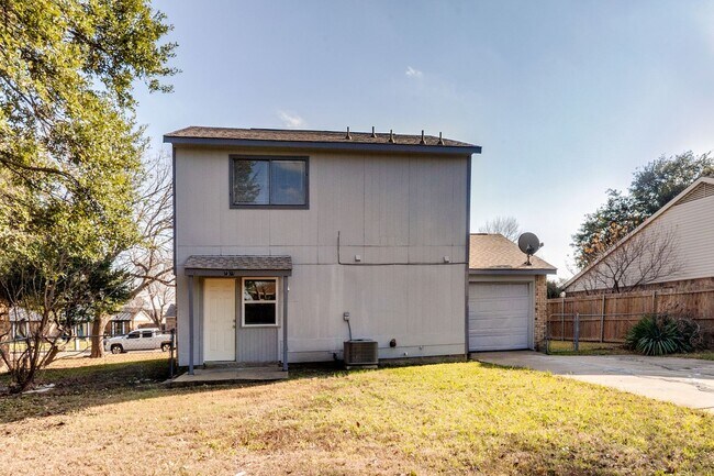 Building Photo - 2321 Colonial