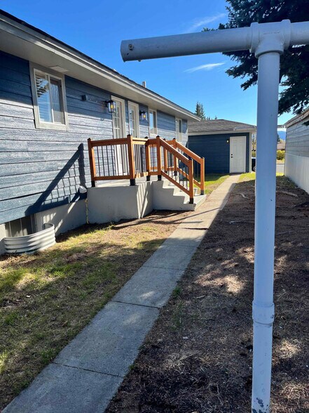 Building Photo - 2505 Hancock Ave