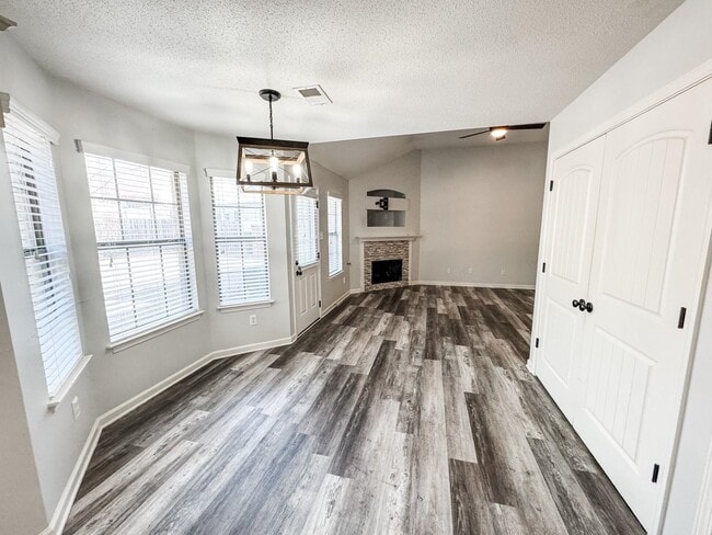 Building Photo - 1645 Sawmill Creek Ln