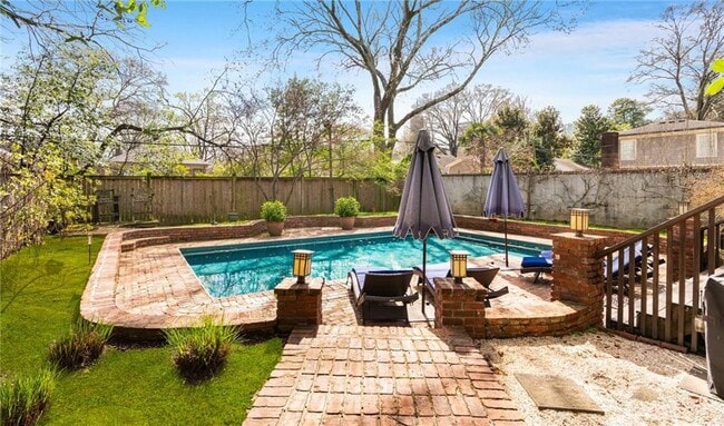 Building Photo - 349 9th St NE