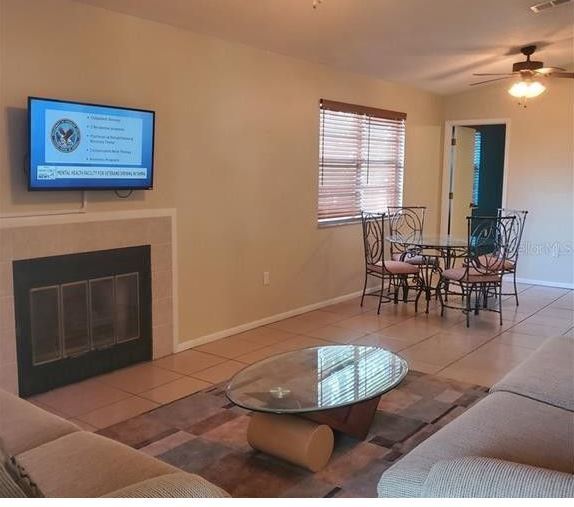 Living room - 3822 59th Ave W