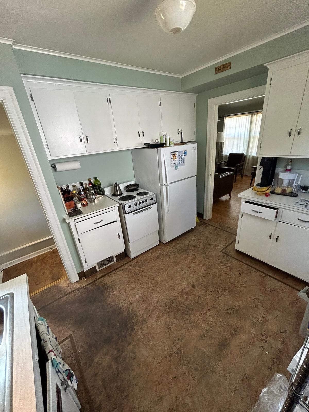 Kitchen - 430 Jason Ave N