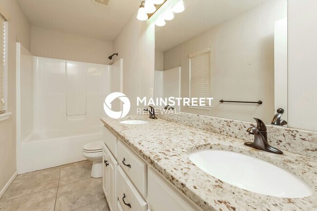 Building Photo - 4 Bedroom Pet-Friendly Home in Independence, MO with Main Street Renewal