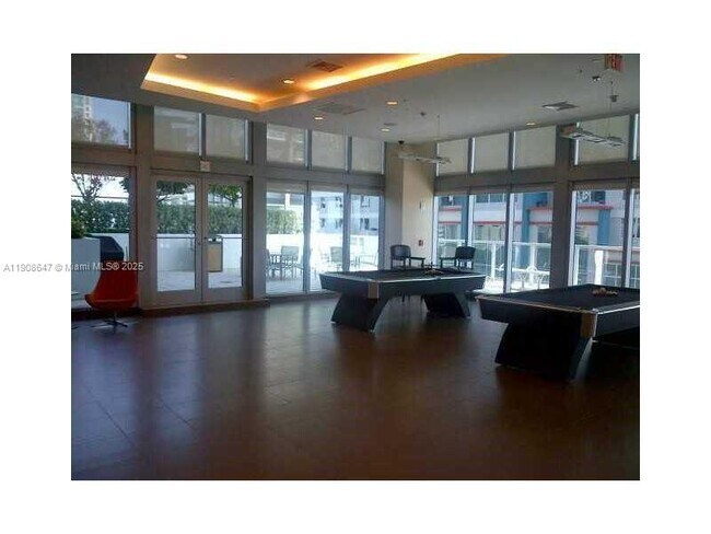 Building Photo - 1111 SW 1st Ave