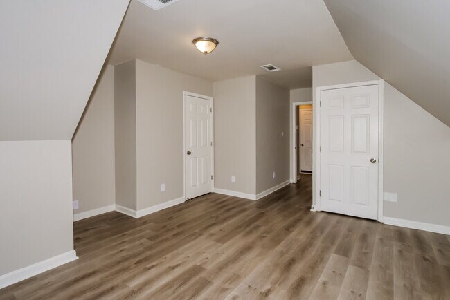 Building Photo - 2960 Woodland Ash Cove