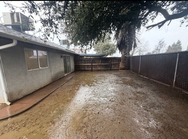 Building Photo - Apply today