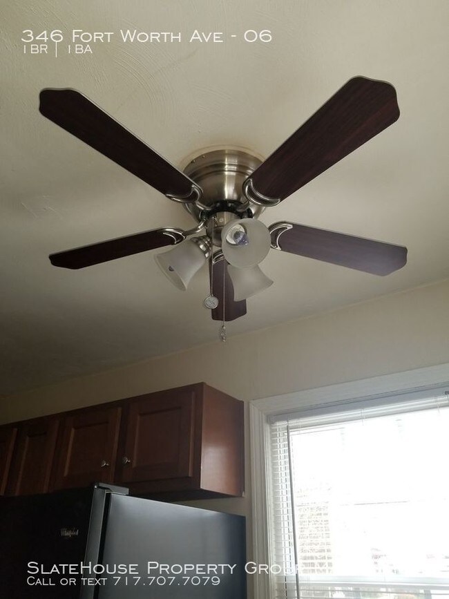 Building Photo - One Bedroom One Bath Apartment For Lease!