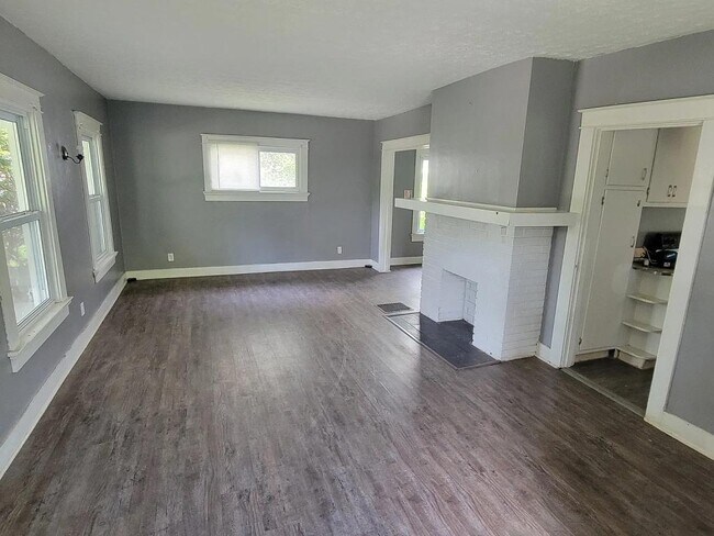 Building Photo - 715 W Fairview Ave