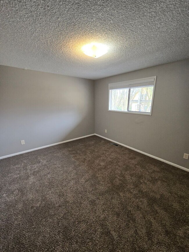 Building Photo - All Seasons Condo