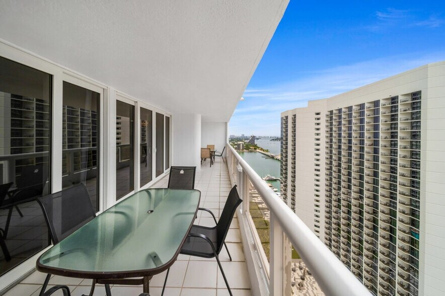 Building Photo - 1717 N Bayshore Dr
