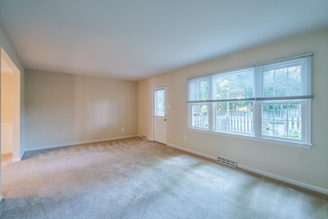 Building Photo - Location is Everything With This 3 Bedroom...