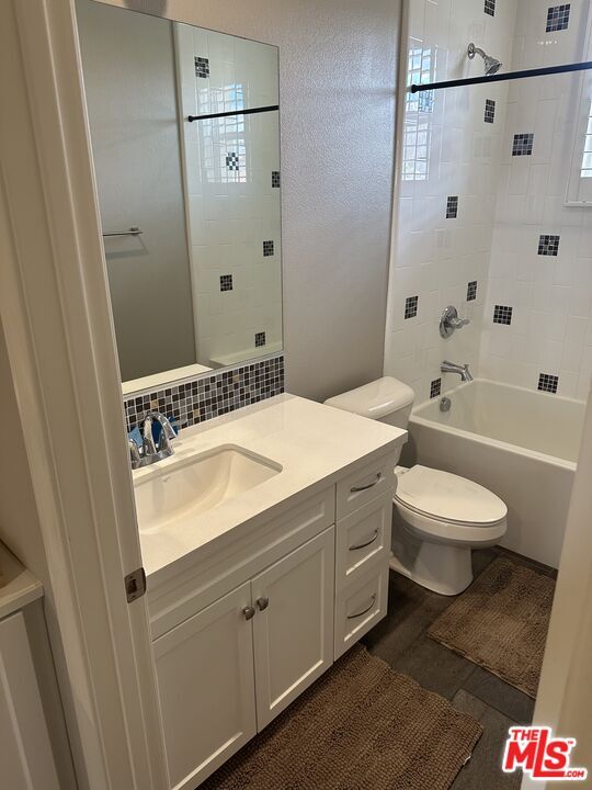 Building Photo - 72 Capricorn