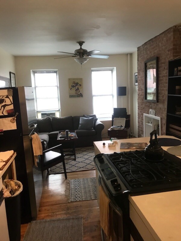 Primary Photo - 408 E 73rd St