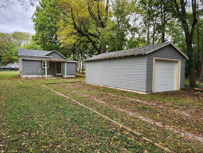 Building Photo - Check out this Classic Charmer