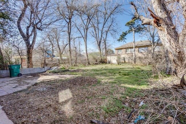 Building Photo - 2421 NW 18th St