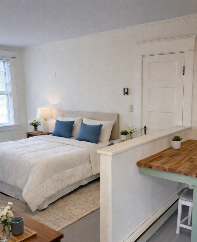 Building Photo - 112-116 EAP