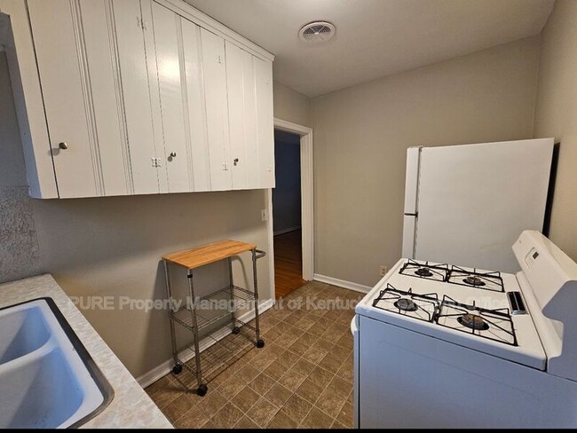 Building Photo - 115 Delmont Dr