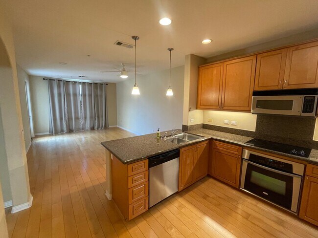 Building Photo - Adorable 1BR Condo in Carmel Valley with W...