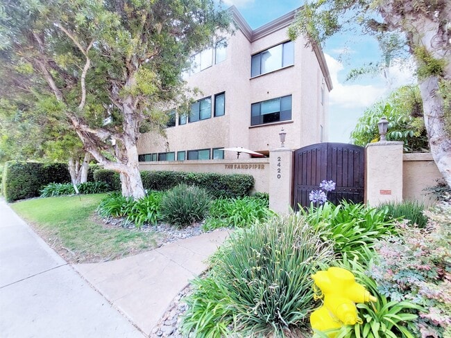 Building Photo - 2420 Torrey Pines Rd