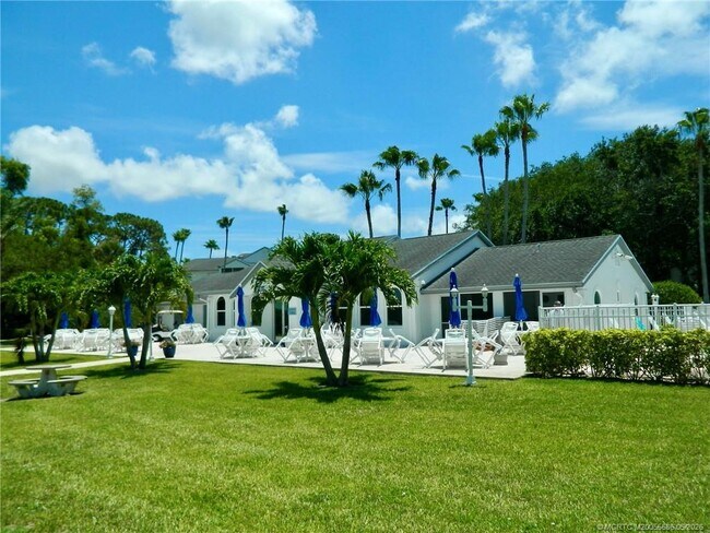 Building Photo - 2506 SE Anchorage Cove