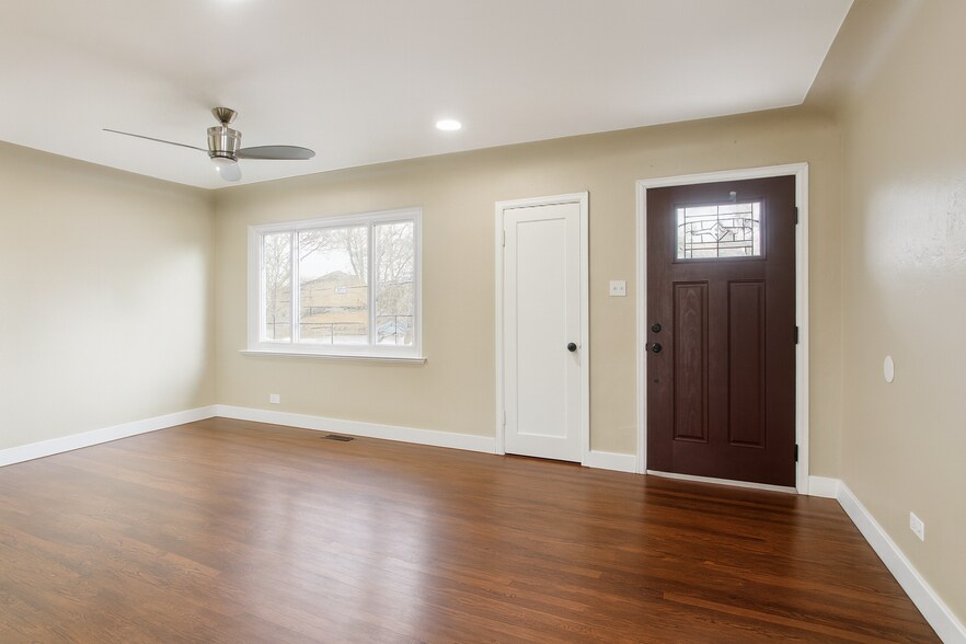 Building Photo - 2625 Newport St