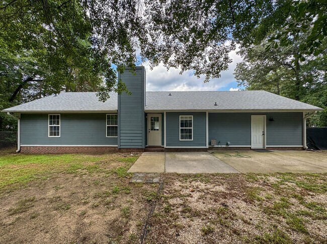 Building Photo - Cute 3 Bed 2 Bath Home in Spring Lake