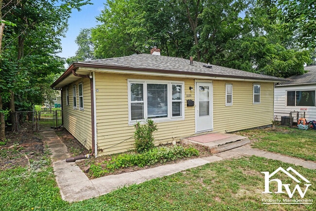 Building Photo - Three bedroom in Mishawaka