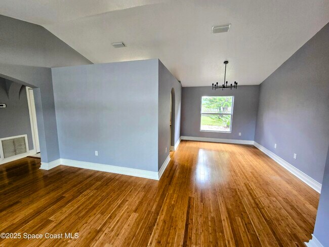 Building Photo - 1662 Tigard St SE