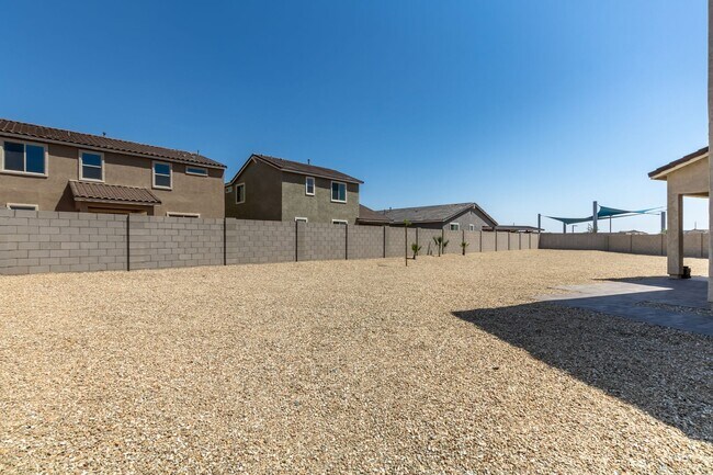 Building Photo - 4 Bedroom - Ready for you to Call It Home!!