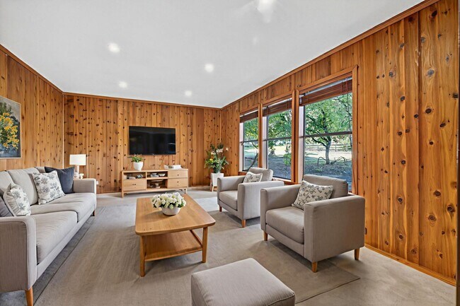 Building Photo - Charming 3-Bed / 2-Bath Retreat on Over an Acre in Sebastopol